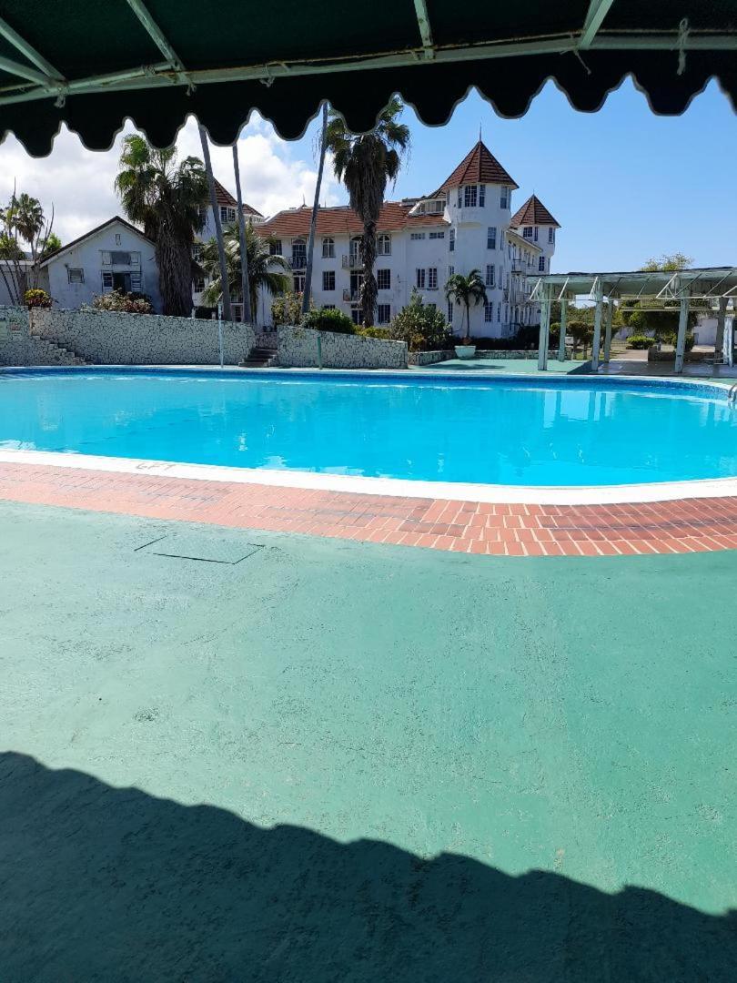 Sea Castles La Vue Apartment Teluk Montego Bagian luar foto